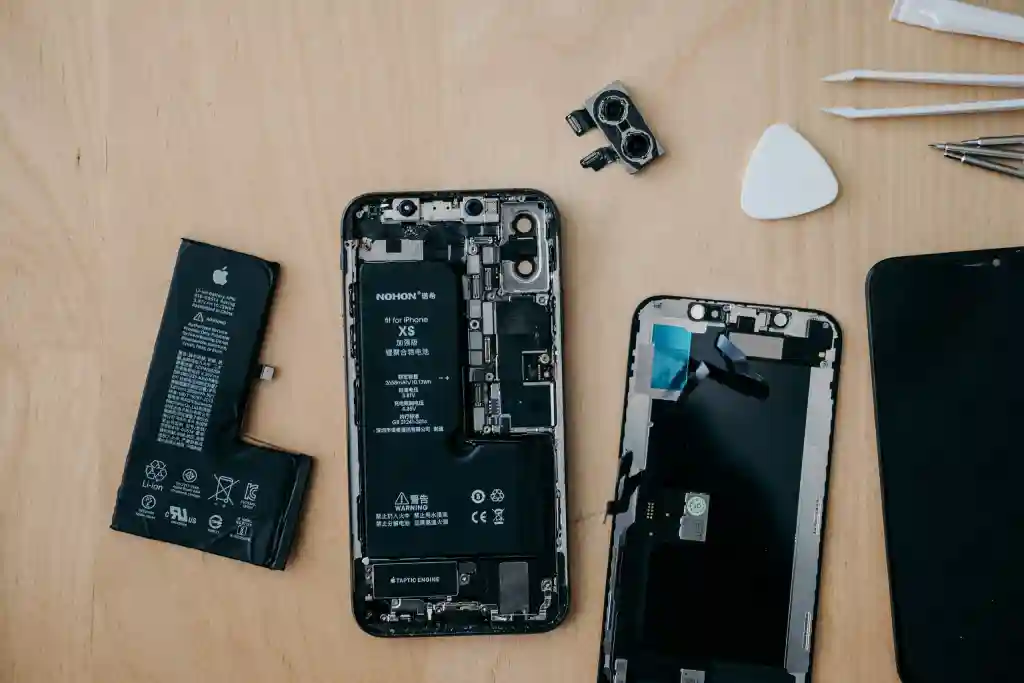 insung-yoon-dRUqU4RpeOE-unsplash iPhone XS - Repair